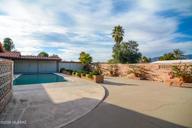 9043 E Bellevue Street, Tucson, AZ 85715