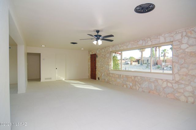 9043 E Bellevue Street, Tucson, AZ 85715