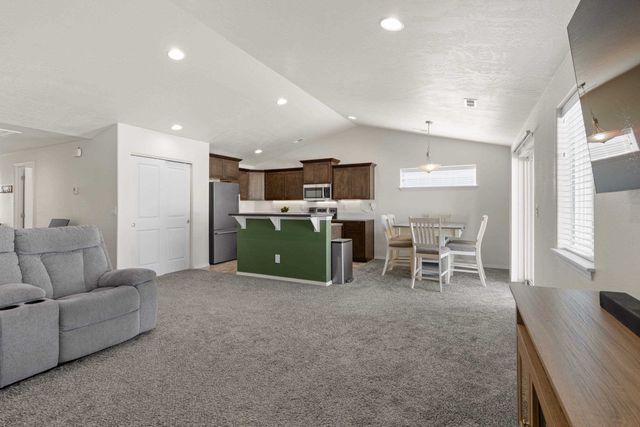 4505 N McCabe Ln, Spokane Valley, WA 99216