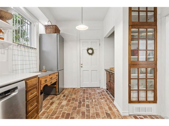 576 N Franklin St, Denver, CO 80218