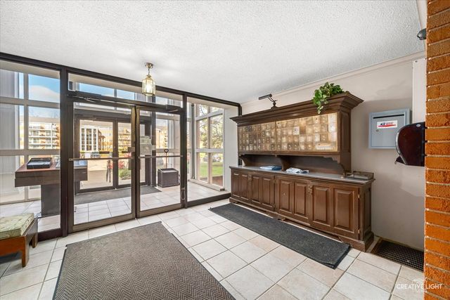 1050 N Farnsworth Avenue 403, Aurora, IL 60505