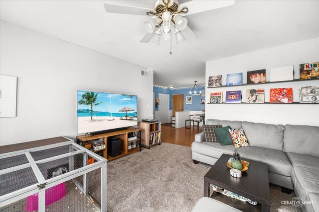 1050 N Farnsworth Avenue 403, Aurora, IL 60505