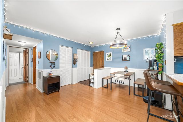 1050 N Farnsworth Avenue 403, Aurora, IL 60505