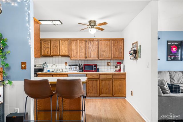 1050 N Farnsworth Avenue 403, Aurora, IL 60505