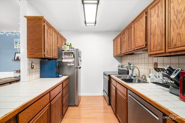 1050 N Farnsworth Avenue 403, Aurora, IL 60505