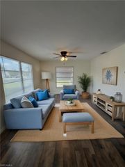 9 Hamlin CT, Lehigh Acres, FL 33936