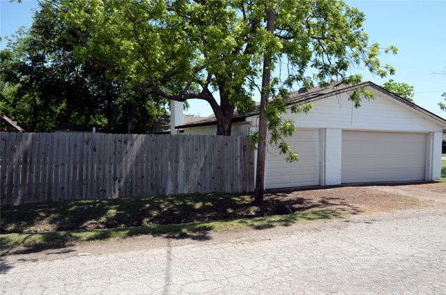 1050 W Dallas Avenue, Cooper, TX 75432