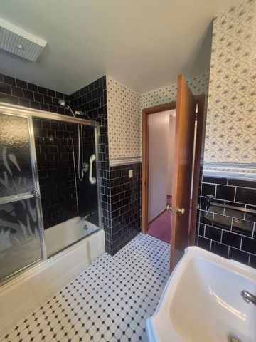 328 Lebanon Hill Rd, Southbridge, MA 01550