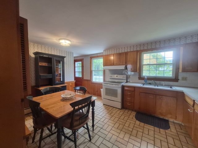 328 Lebanon Hill Rd, Southbridge, MA 01550