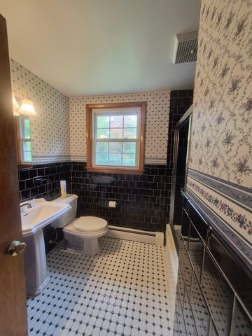 328 Lebanon Hill Rd, Southbridge, MA 01550