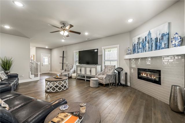 2588 N Justin Drive, Fayetteville, AR 72704