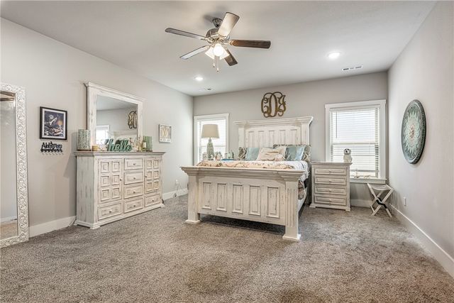 2588 N Justin Drive, Fayetteville, AR 72704