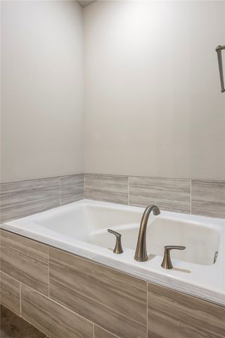 2588 N Justin Drive, Fayetteville, AR 72704