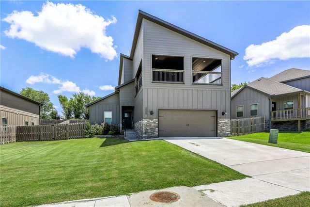 2588 N Justin Drive, Fayetteville, AR 72704