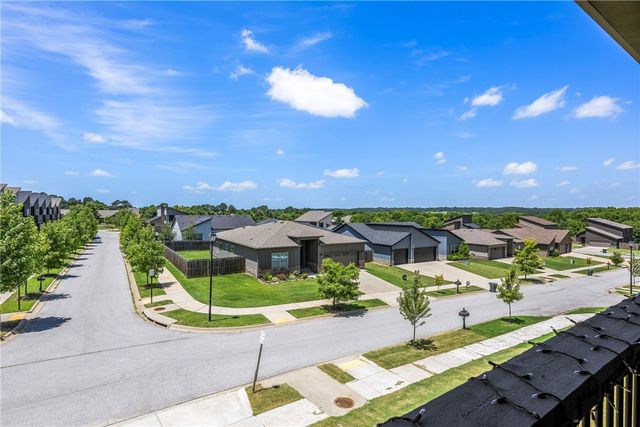 2588 N Justin Drive, Fayetteville, AR 72704