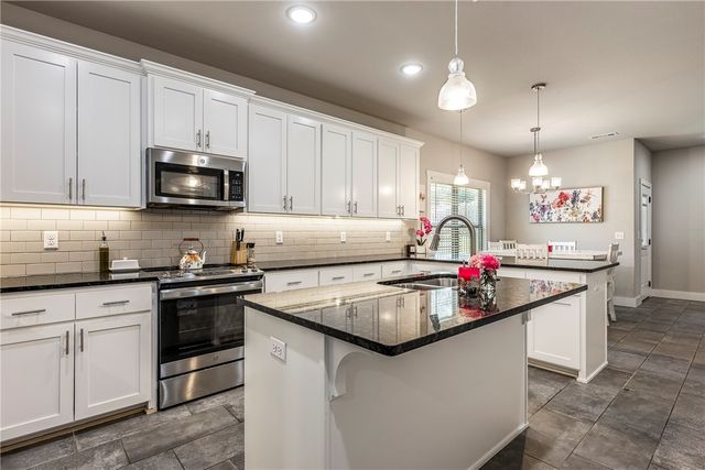 2588 N Justin Drive, Fayetteville, AR 72704