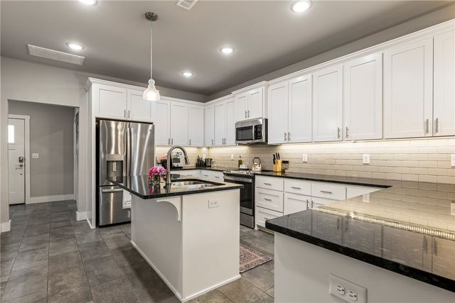 2588 N Justin Drive, Fayetteville, AR 72704