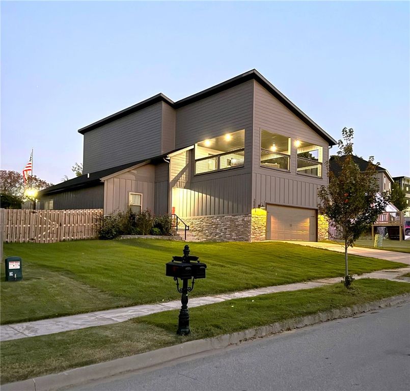 2588 N Justin Drive, Fayetteville, AR 72704