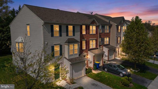 4 FOREST VIEW TER, Hanover, PA 17331