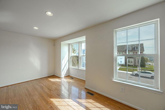 4 FOREST VIEW TER, Hanover, PA 17331