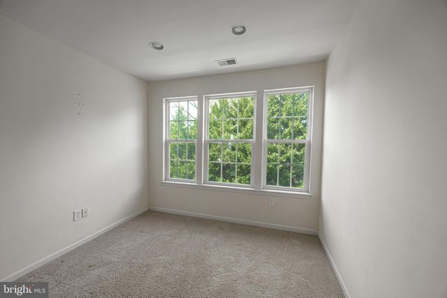 4 FOREST VIEW TER, Hanover, PA 17331