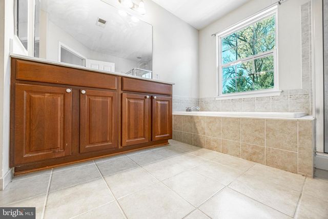 4 FOREST VIEW TER, Hanover, PA 17331