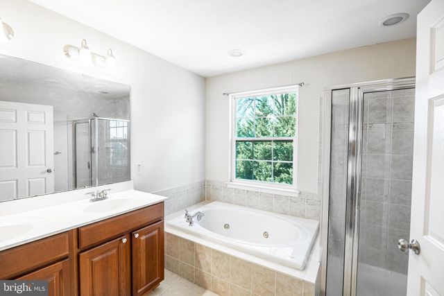 4 FOREST VIEW TER, Hanover, PA 17331