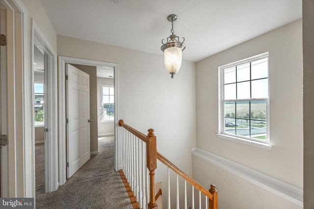 4 FOREST VIEW TER, Hanover, PA 17331
