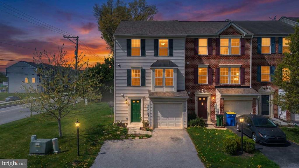 4 FOREST VIEW TER, Hanover, PA 17331