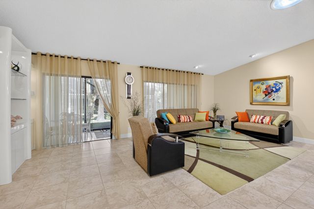 10911 Lake Front Place, Boca Raton, FL 33498