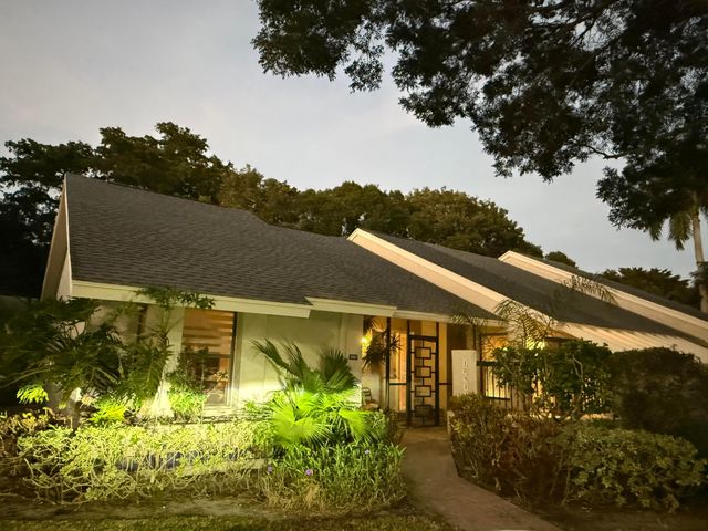 10911 Lake Front Place, Boca Raton, FL 33498
