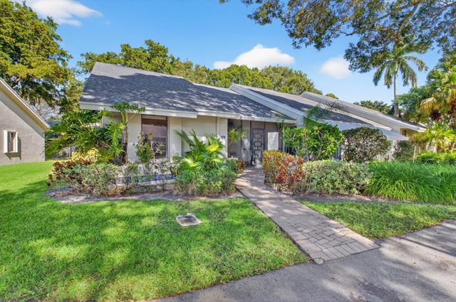 10911 Lake Front Place, Boca Raton, FL 33498