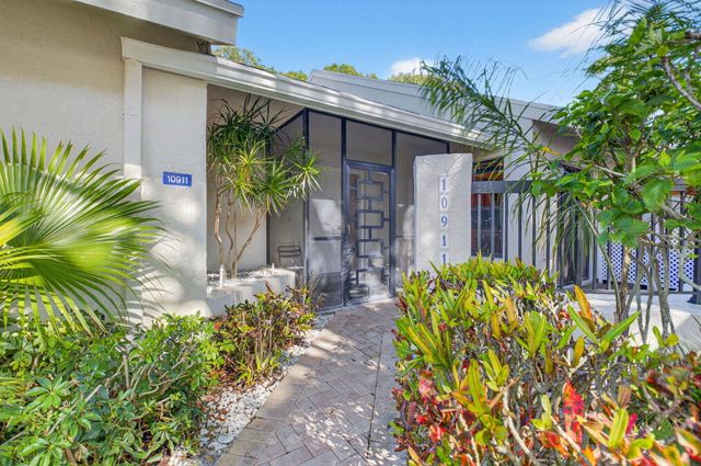 10911 Lake Front Place, Boca Raton, FL 33498