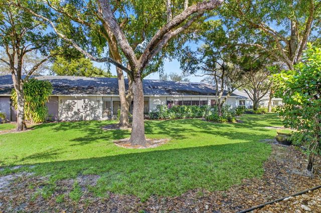 10911 Lake Front Place, Boca Raton, FL 33498