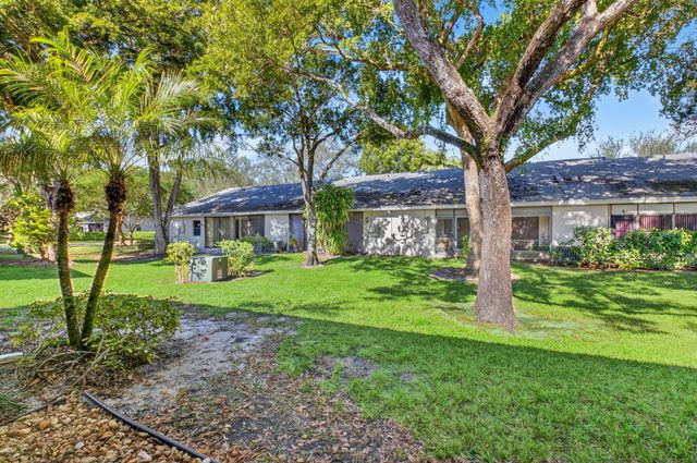 10911 Lake Front Place, Boca Raton, FL 33498