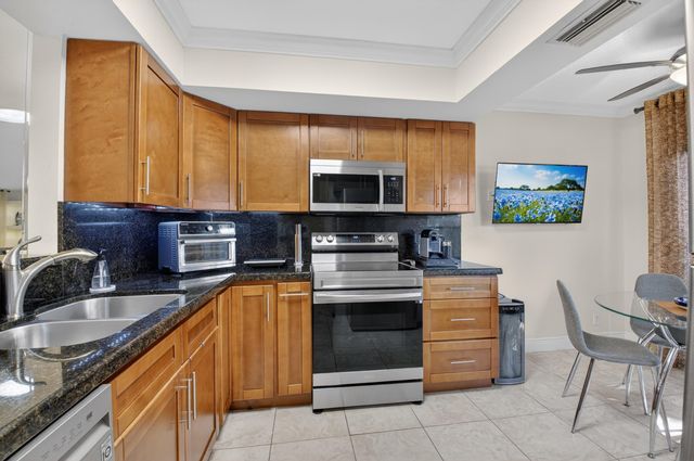 10911 Lake Front Place, Boca Raton, FL 33498