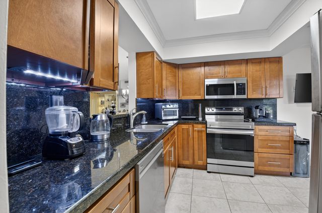 10911 Lake Front Place, Boca Raton, FL 33498