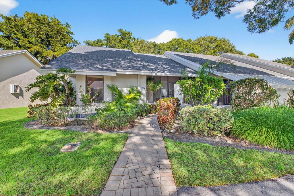 10911 Lake Front Place, Boca Raton, FL 33498