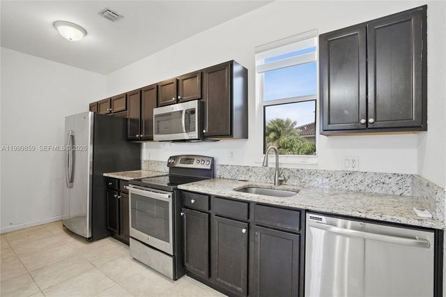 17081 SW 94th Way, Miami, FL 33196