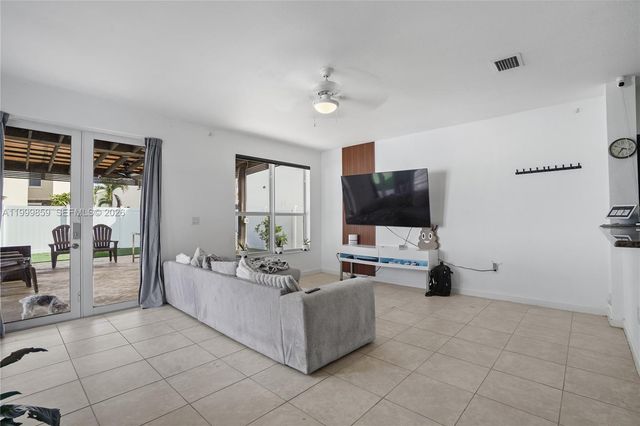 17081 SW 94th Way, Miami, FL 33196