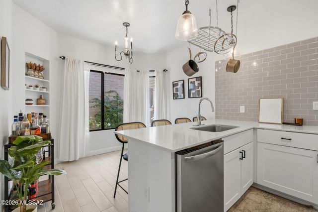 6480 N Green Briar Drive, Tucson, AZ 85718