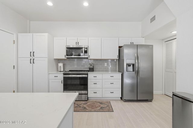 6480 N Green Briar Drive, Tucson, AZ 85718