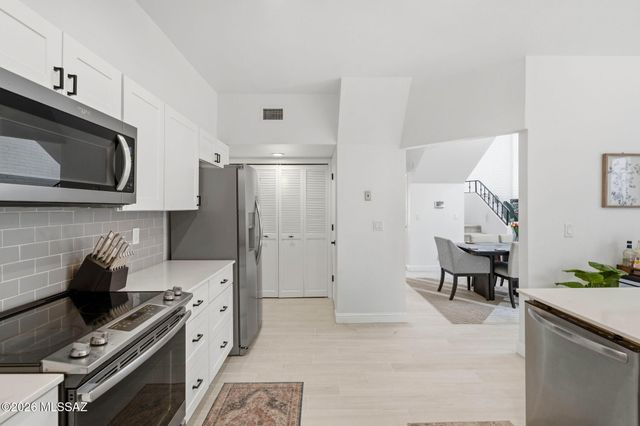 6480 N Green Briar Drive, Tucson, AZ 85718