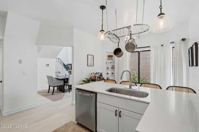 6480 N Green Briar Drive, Tucson, AZ 85718