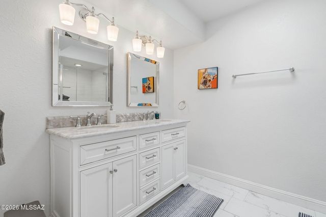 6480 N Green Briar Drive, Tucson, AZ 85718