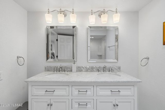 6480 N Green Briar Drive, Tucson, AZ 85718