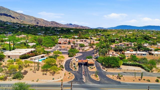6480 N Green Briar Drive, Tucson, AZ 85718