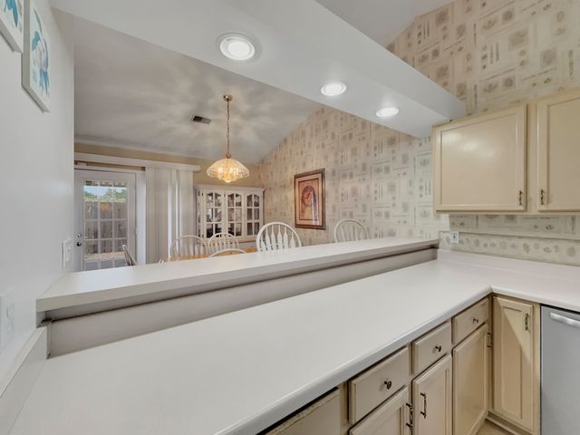 314 Lake Chateau Dr, Hermitage, TN 37076