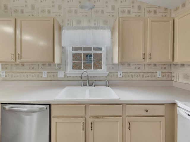 314 Lake Chateau Dr, Hermitage, TN 37076