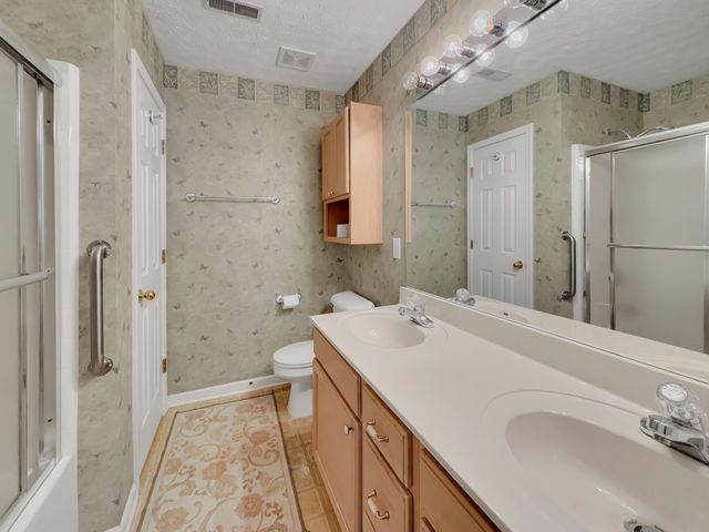 314 Lake Chateau Dr, Hermitage, TN 37076